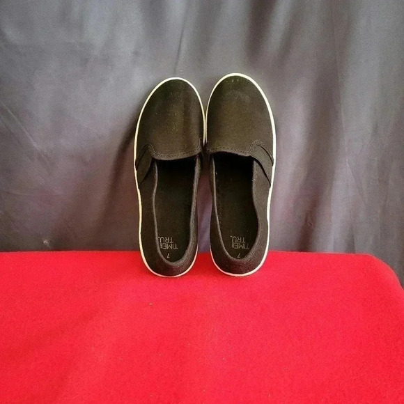 Time and Tru Slip On Shoes NWOT 7 - Picture 3 of 6